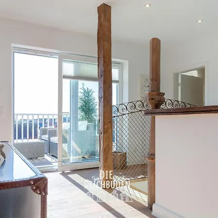 Penthouse Apartment *